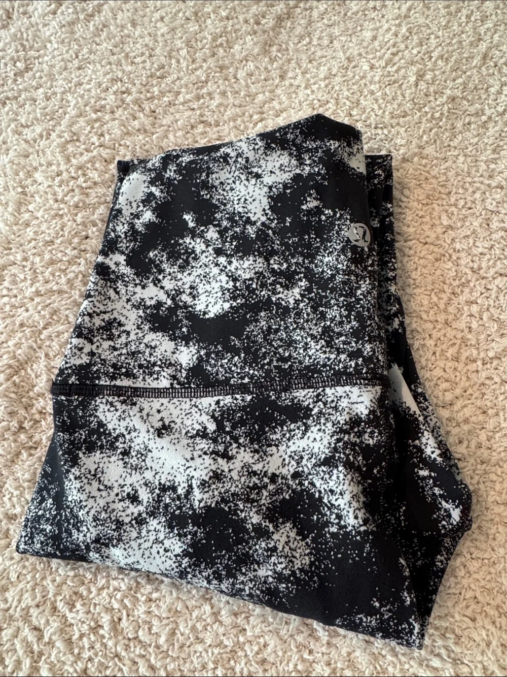 Lululemon wunder leggings Black & White Printed High-Waisted Size 6